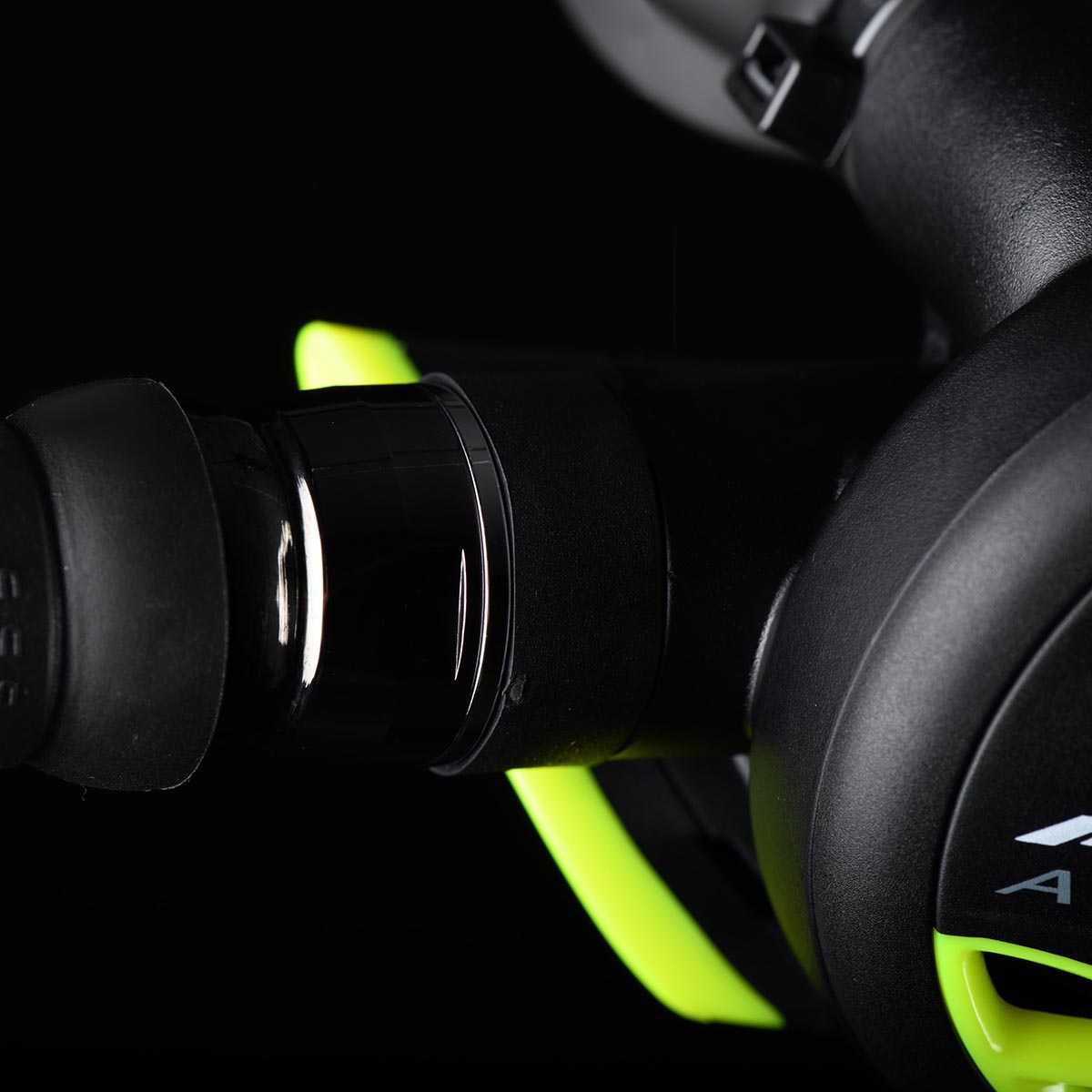 Atomic Aquatics B2 octo hero image on black background