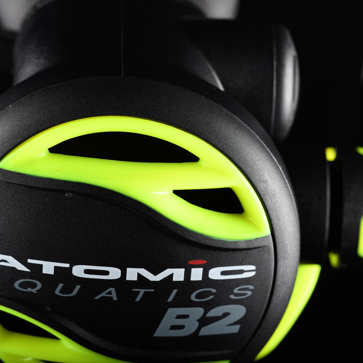 Atomic Aquatics B2 octo hero image on black background