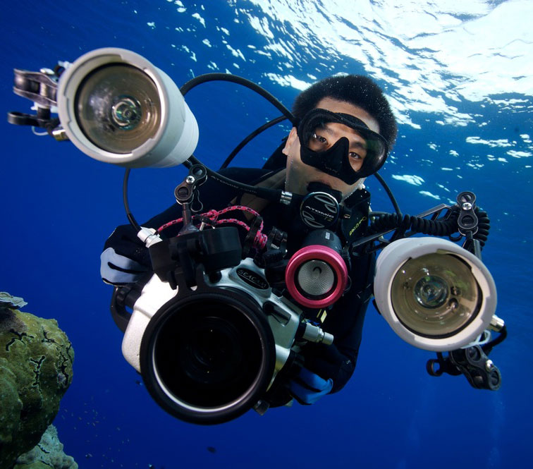 Eric Cheng scuba diving with Atomic Aquatics gear