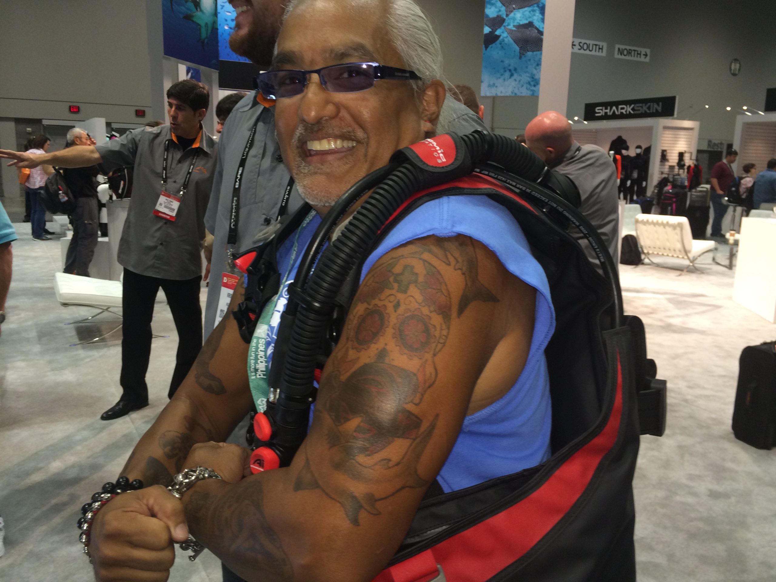 Scuba diver at tradeshow wearing an Atomic Aquatics BCD